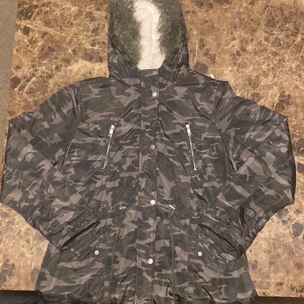 Rue21 puffer camo coat mid length Women’s Size XL